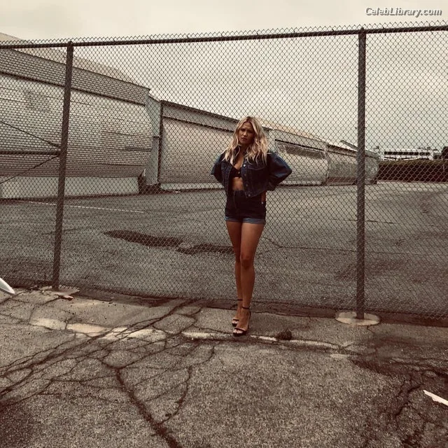 Emily Osment photo 8 of 419