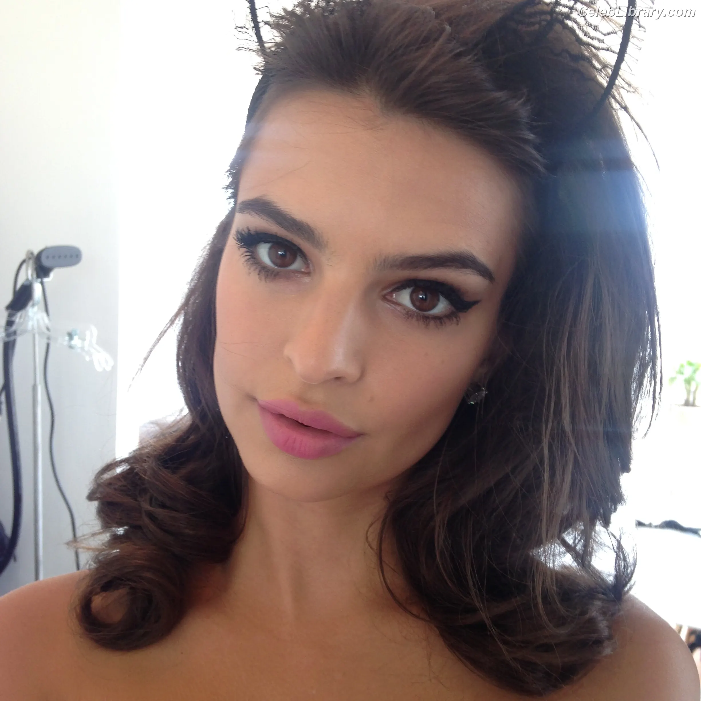 Emily Ratajkowski photo 21 of 3967