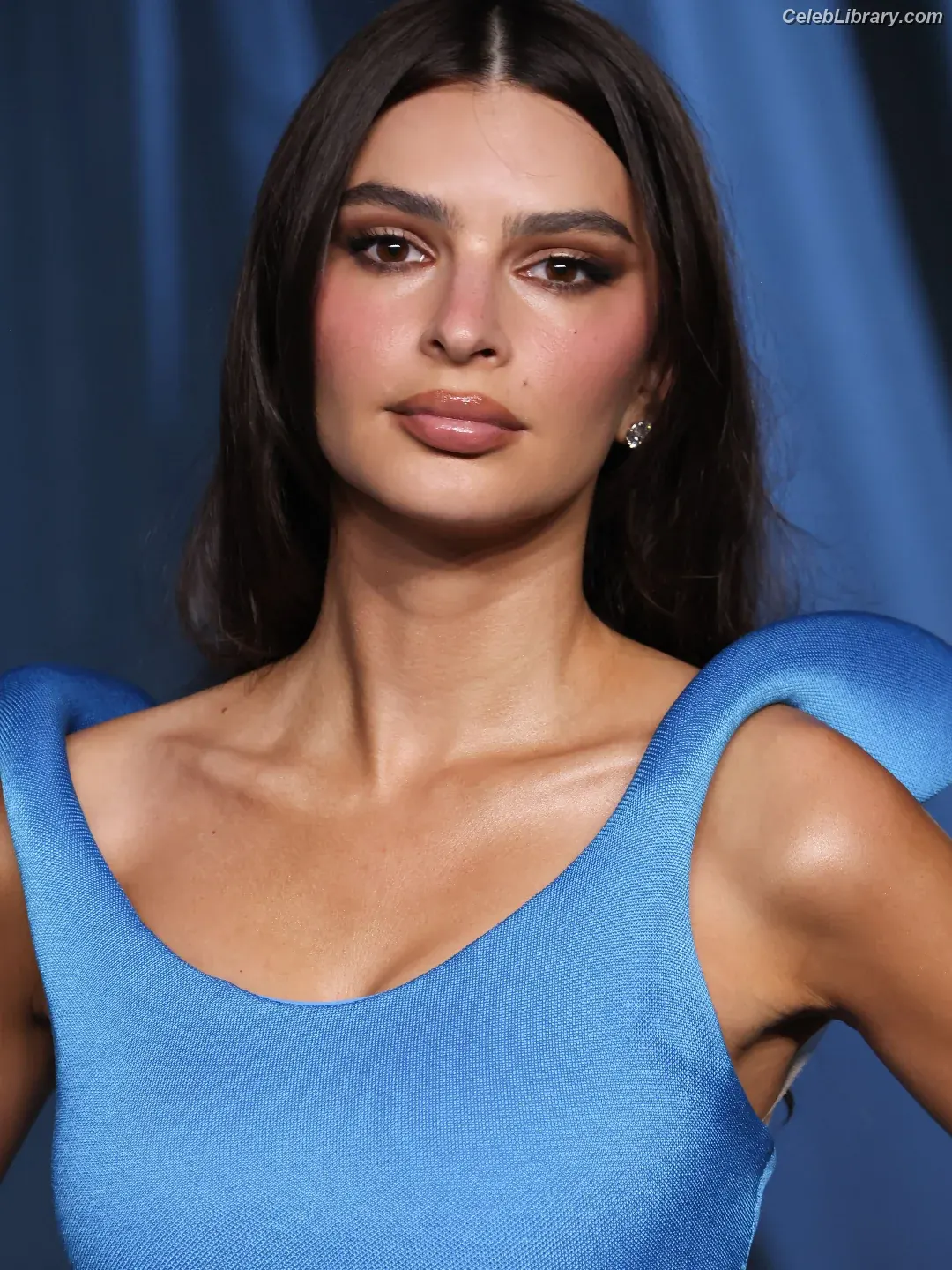 Emily Ratajkowski photo 8 of 3967