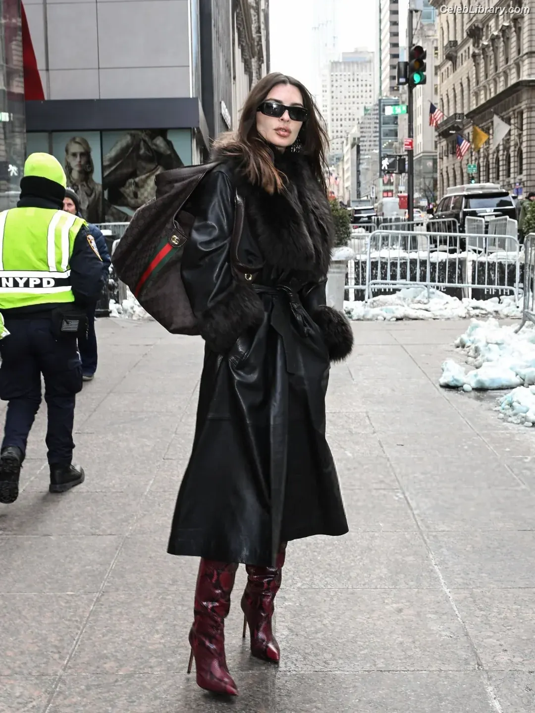 Emily Ratajkowski photo 4 of 3967