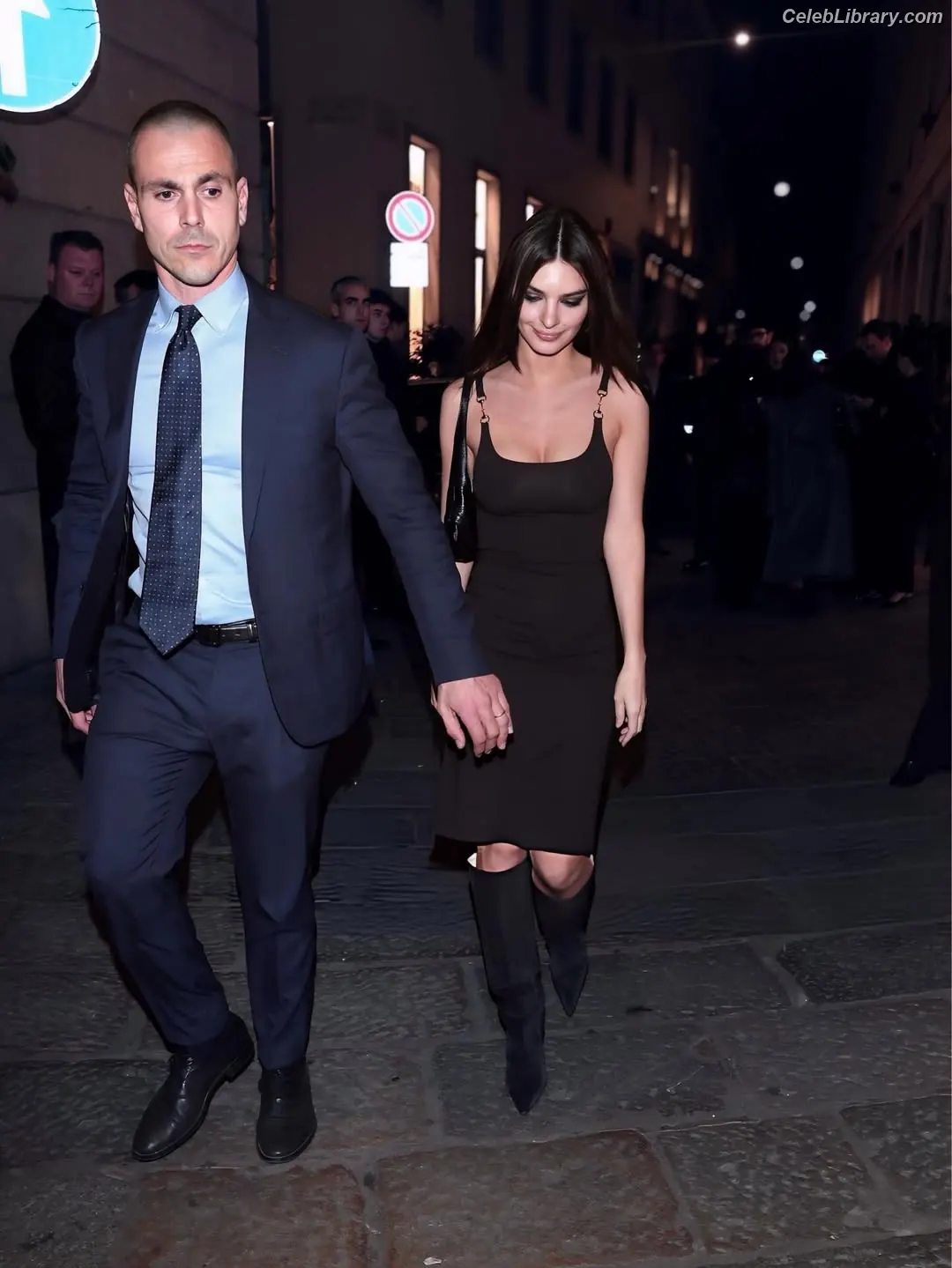 Emily Ratajkowski photo 20 of 3967