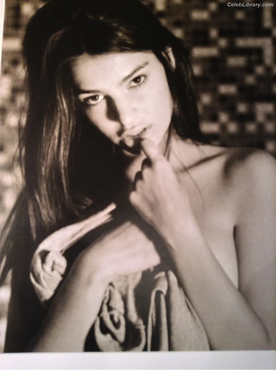 Emily Ratajkowski photo 19 of 3967