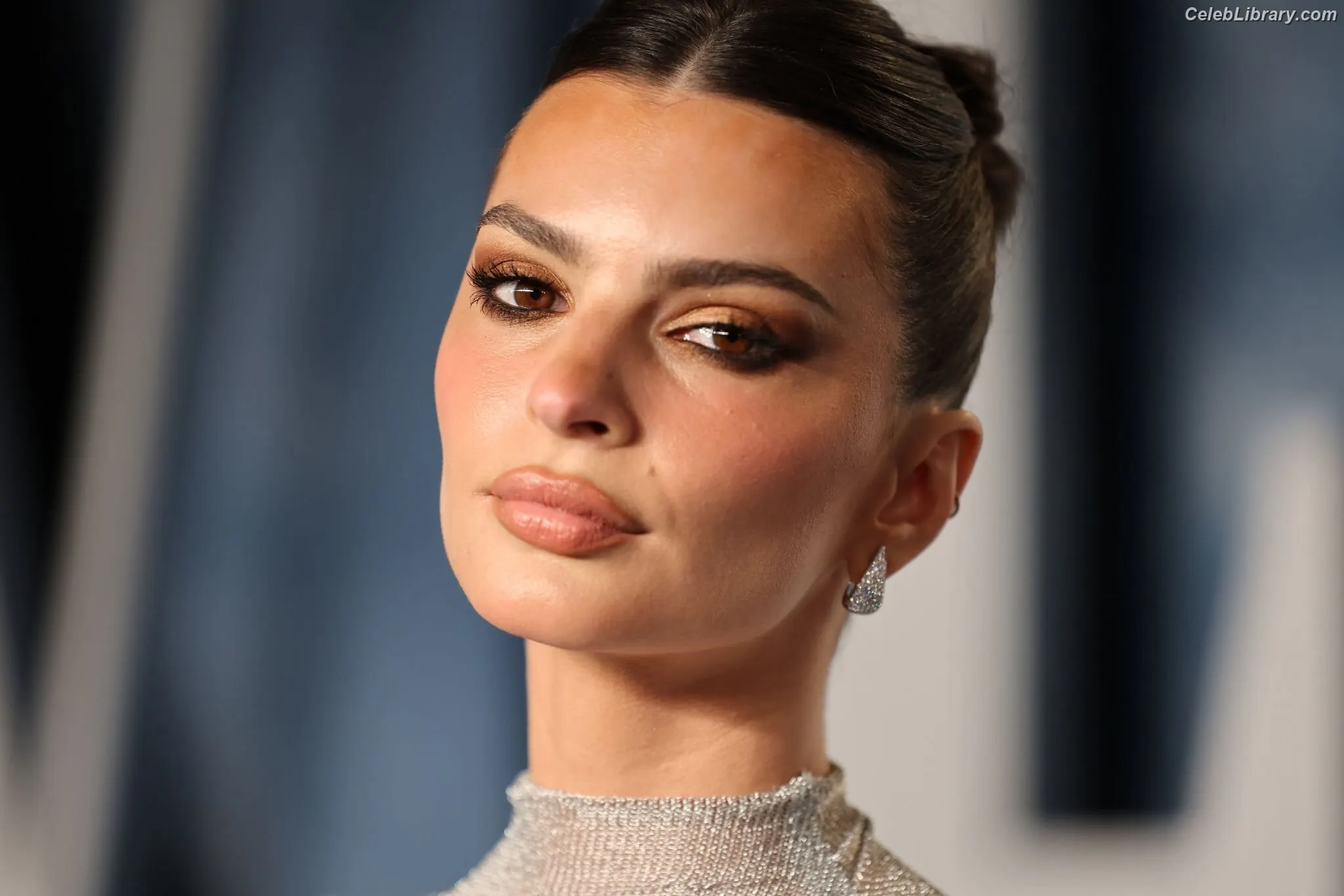 Emily Ratajkowski photo 13 of 3967