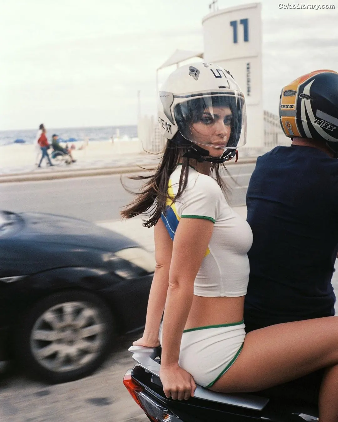 Emily Ratajkowski photo 19 of 3967