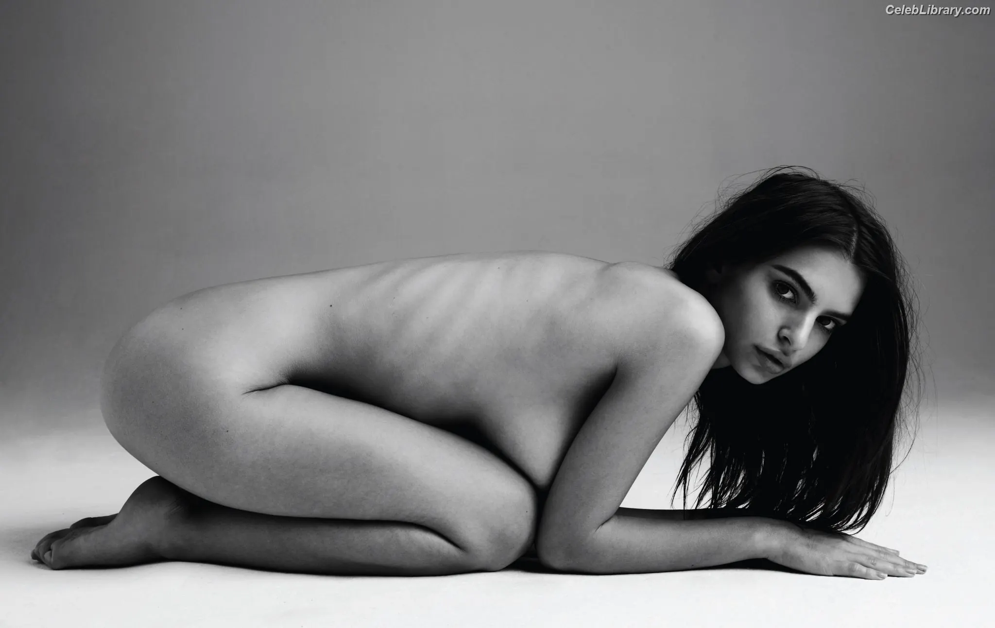 Emily Ratajkowski photo 3 of 3967