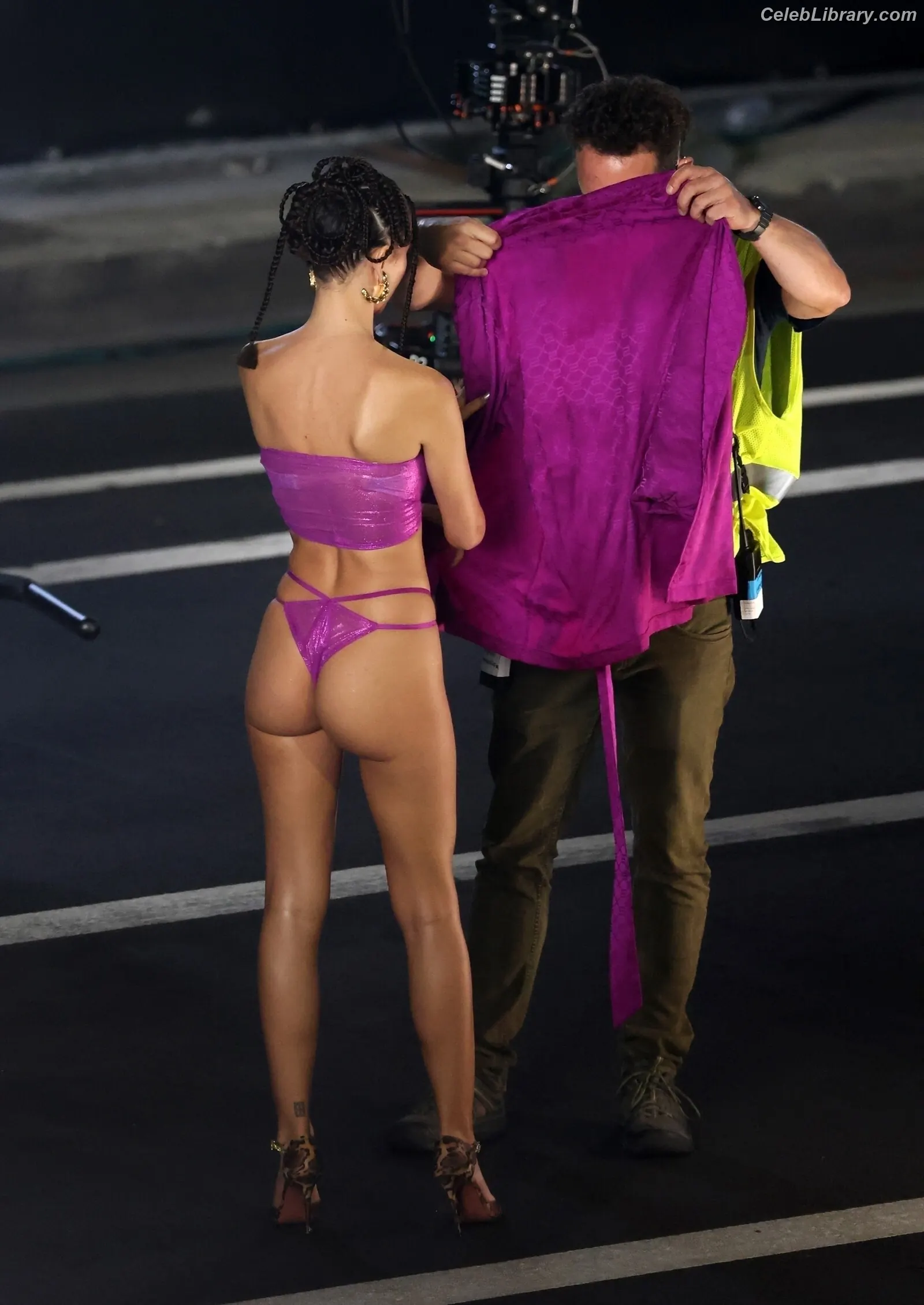 Emily Ratajkowski photo 6 of 3967