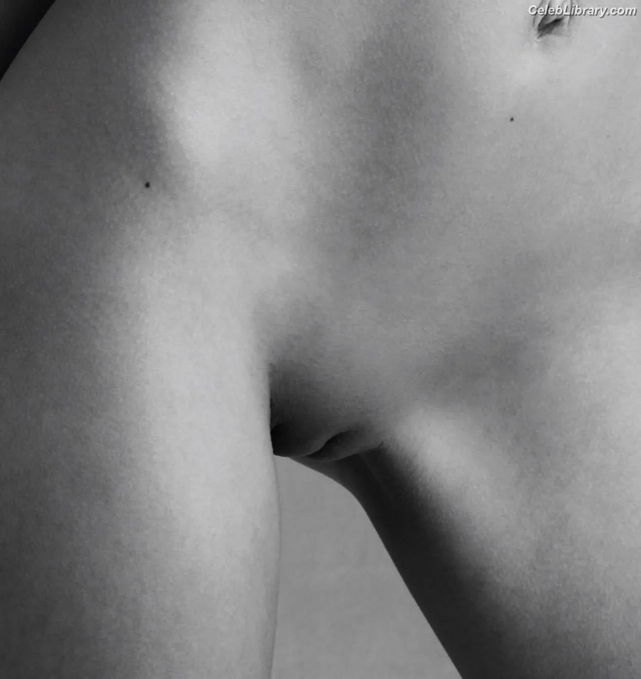 Emily Ratajkowski photo 15 of 3967