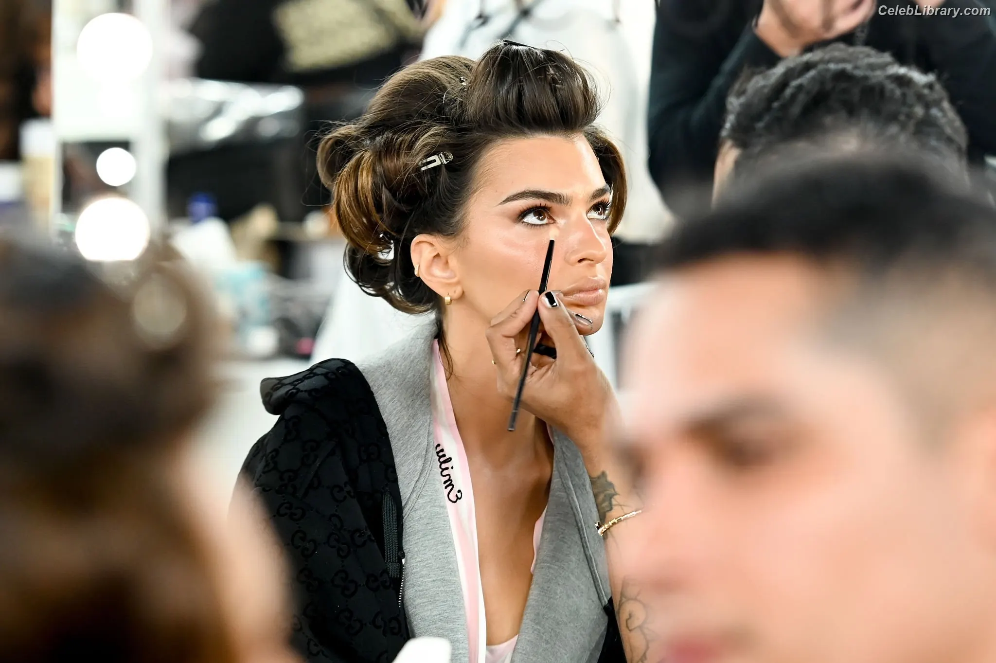 Emily Ratajkowski photo 18 of 3967