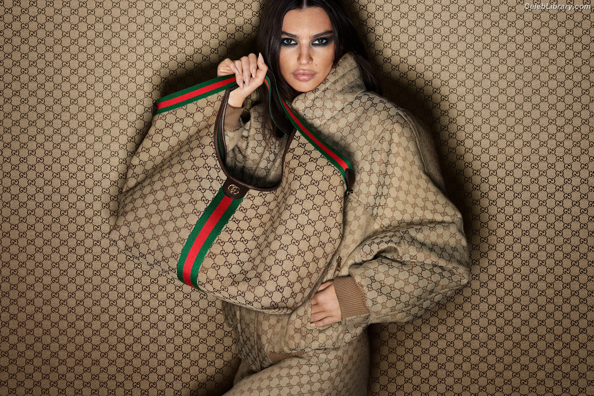 Emily Ratajkowski photo 15 of 3967