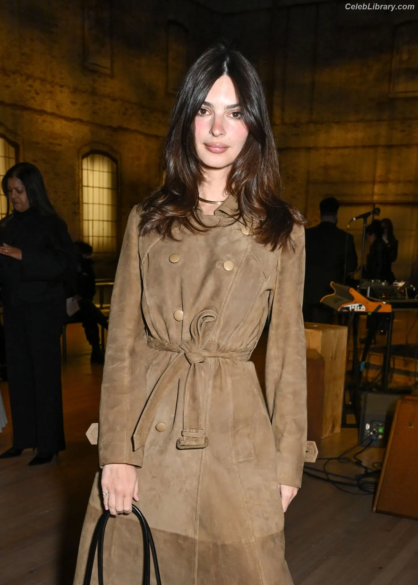 Emily Ratajkowski photo 13 of 3967