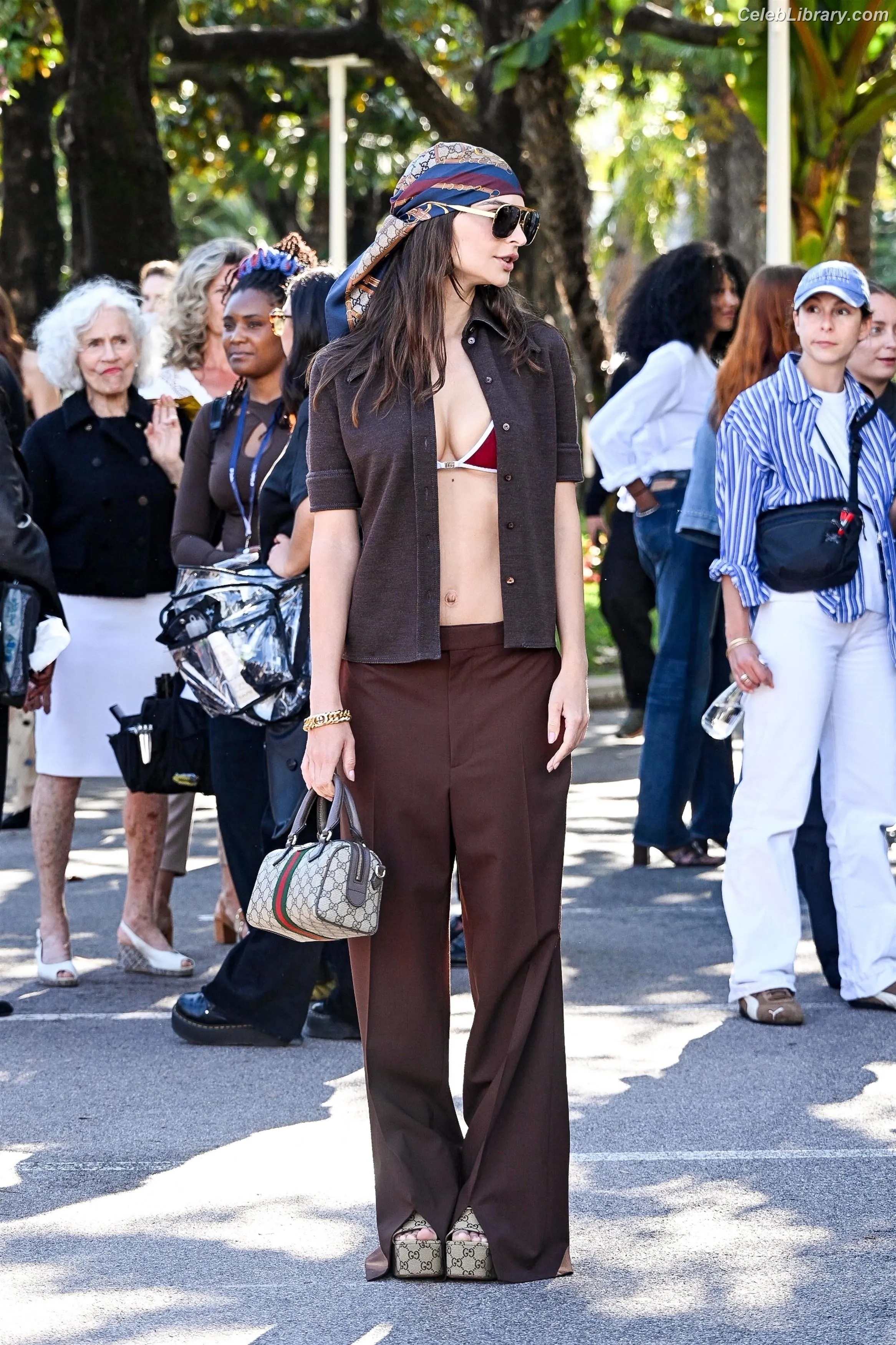 Emily Ratajkowski photo 9 of 3967