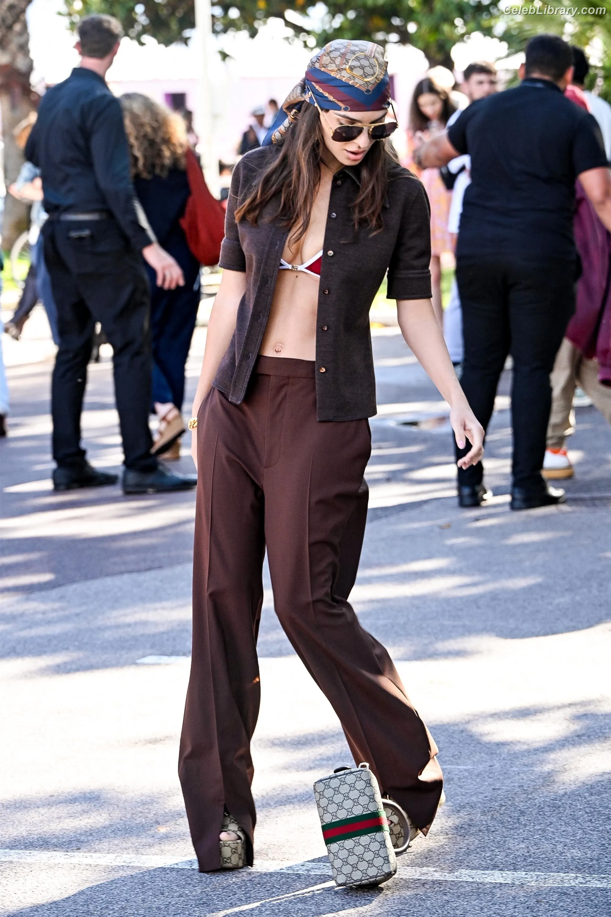 Emily Ratajkowski photo 24 of 3967