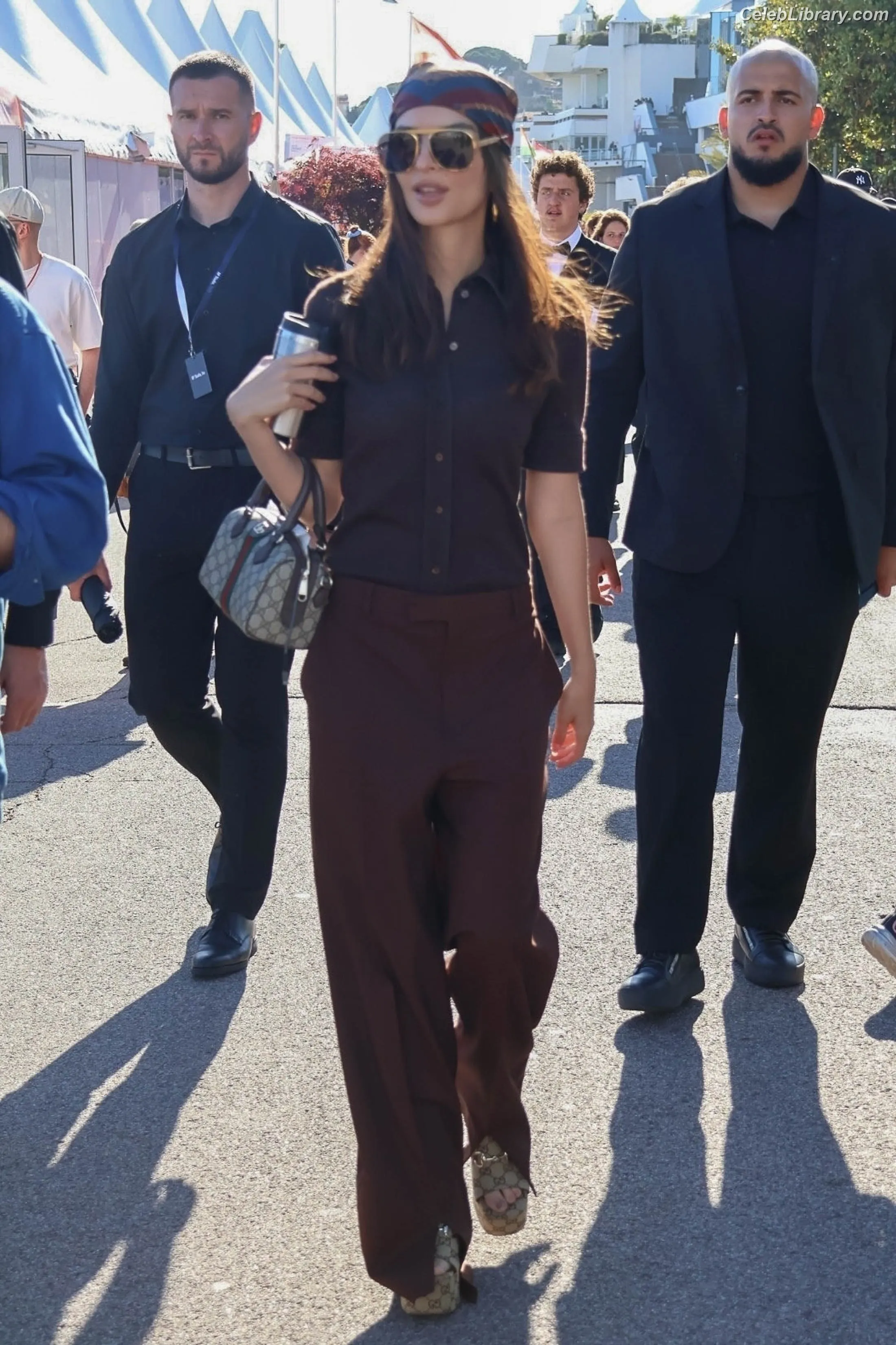 Emily Ratajkowski photo 2 of 3967