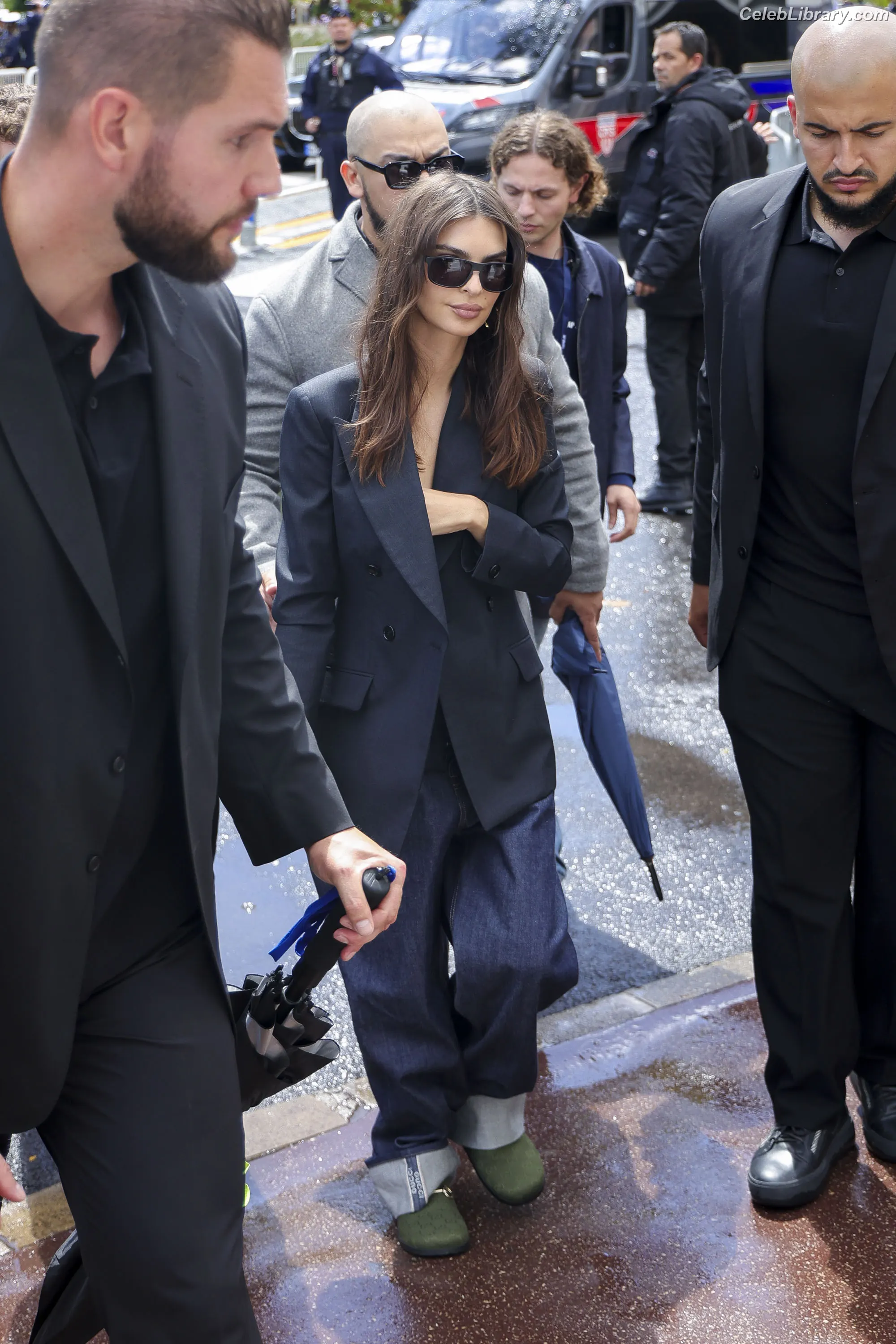 Emily Ratajkowski photo 9 of 3967