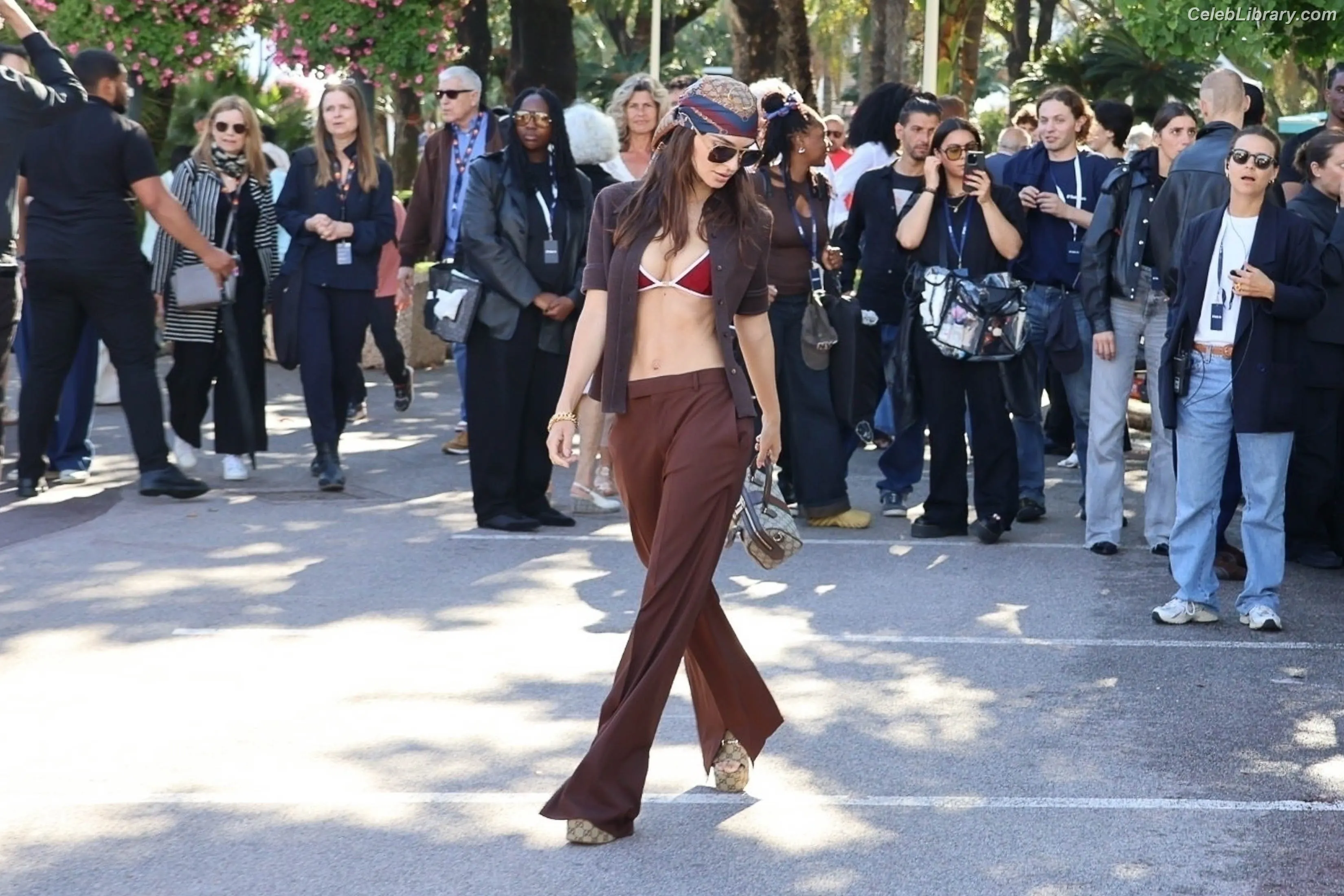 Emily Ratajkowski photo 20 of 3967