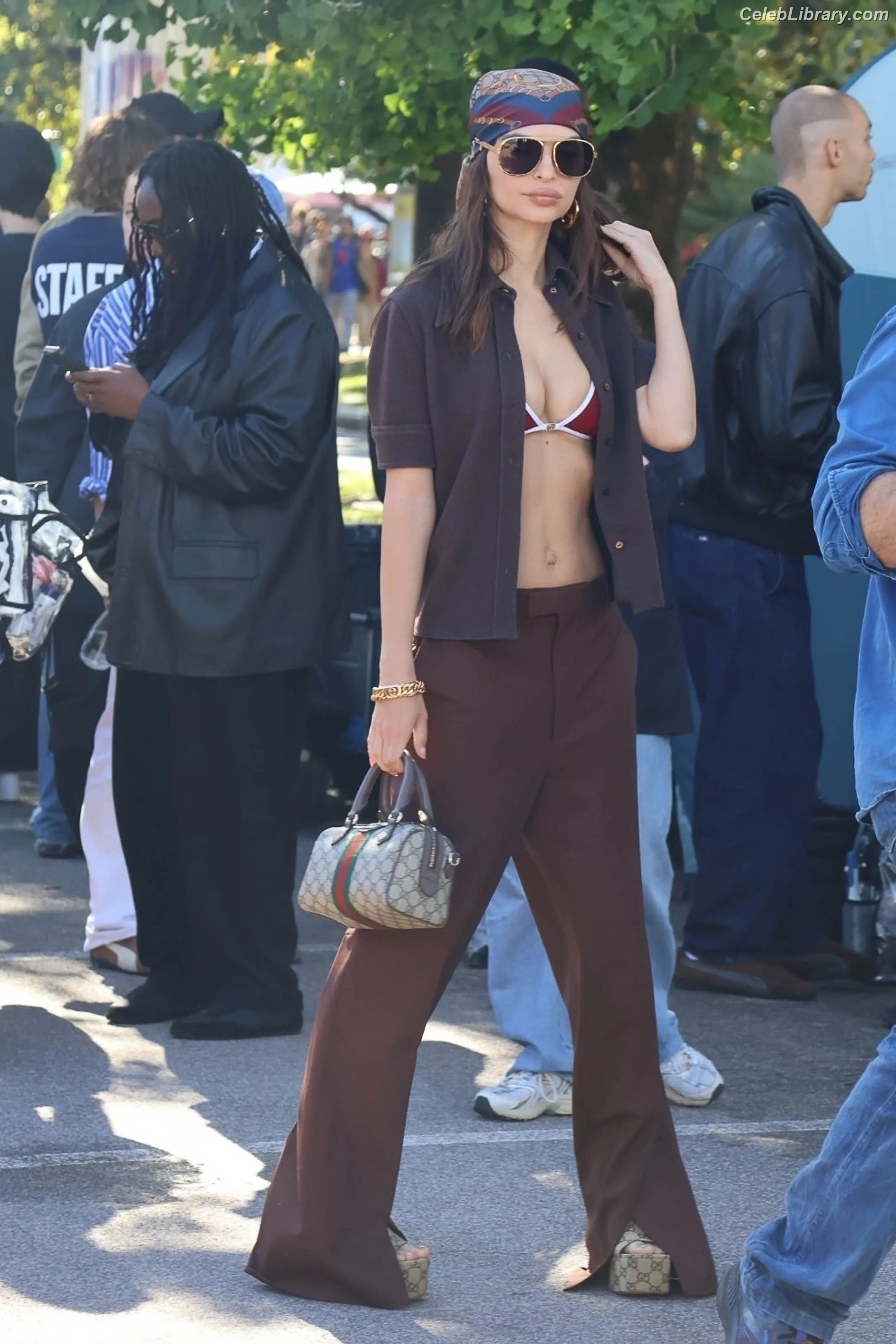 Emily Ratajkowski photo 6 of 3967