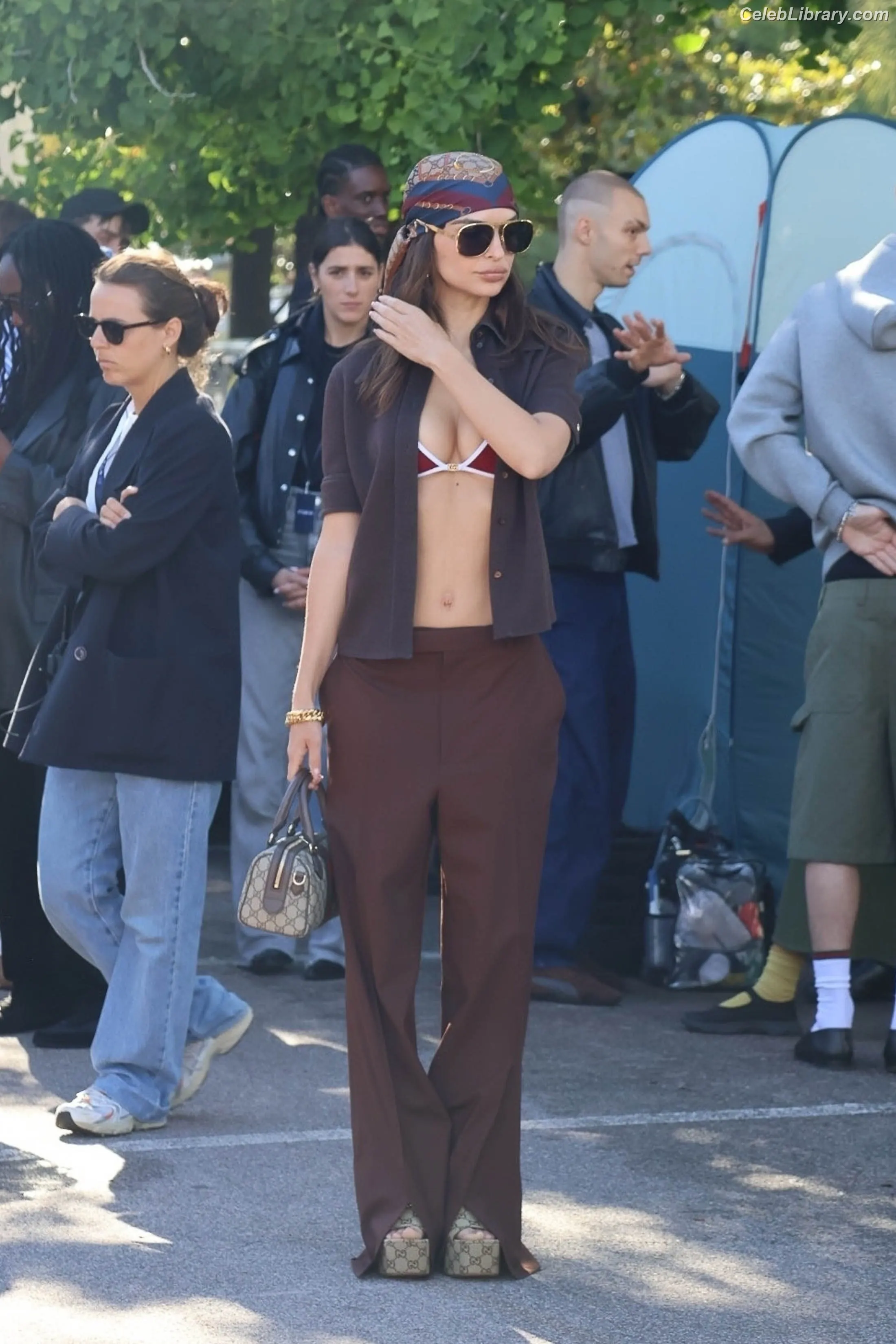 Emily Ratajkowski photo 5 of 3967