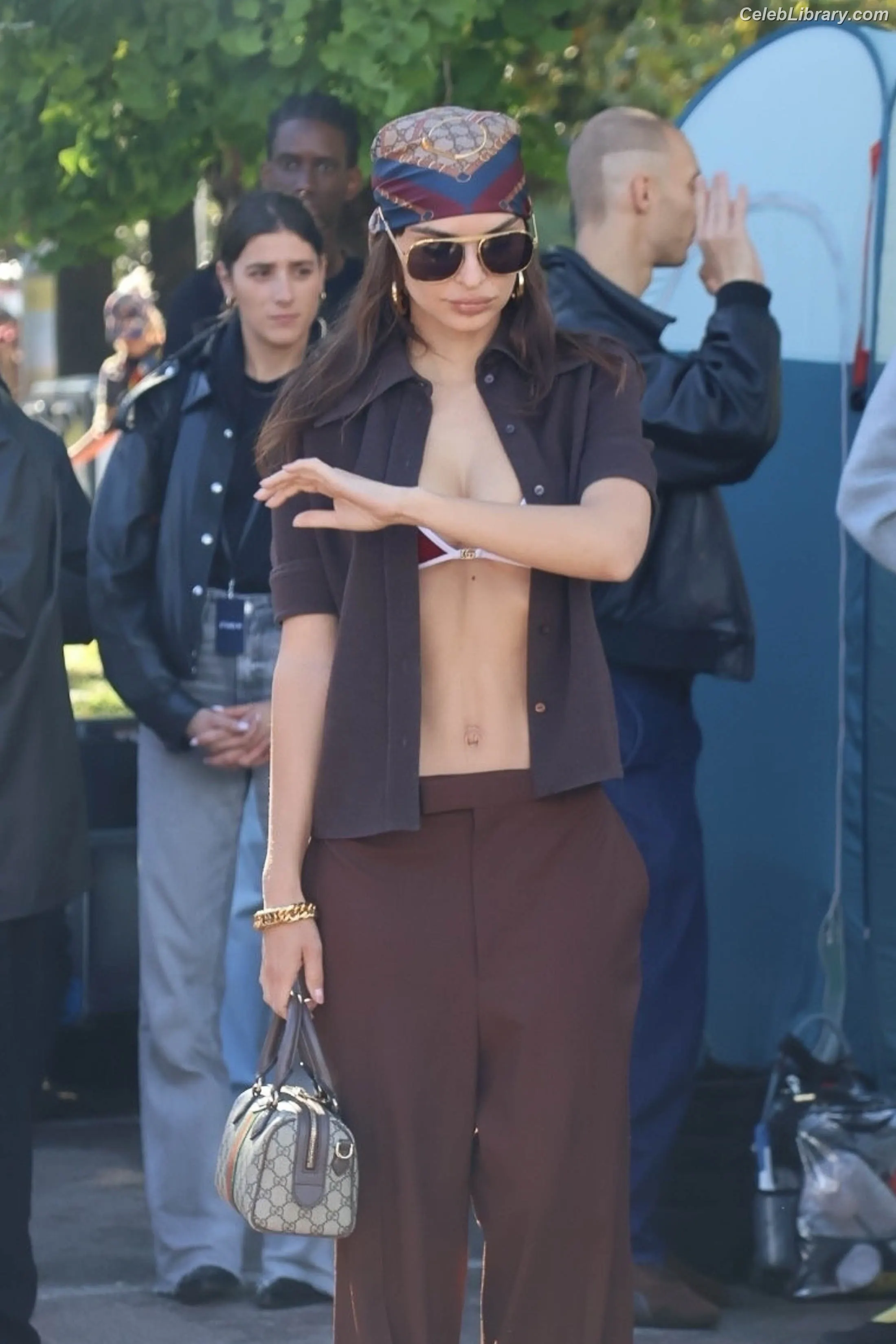Emily Ratajkowski photo 21 of 3967