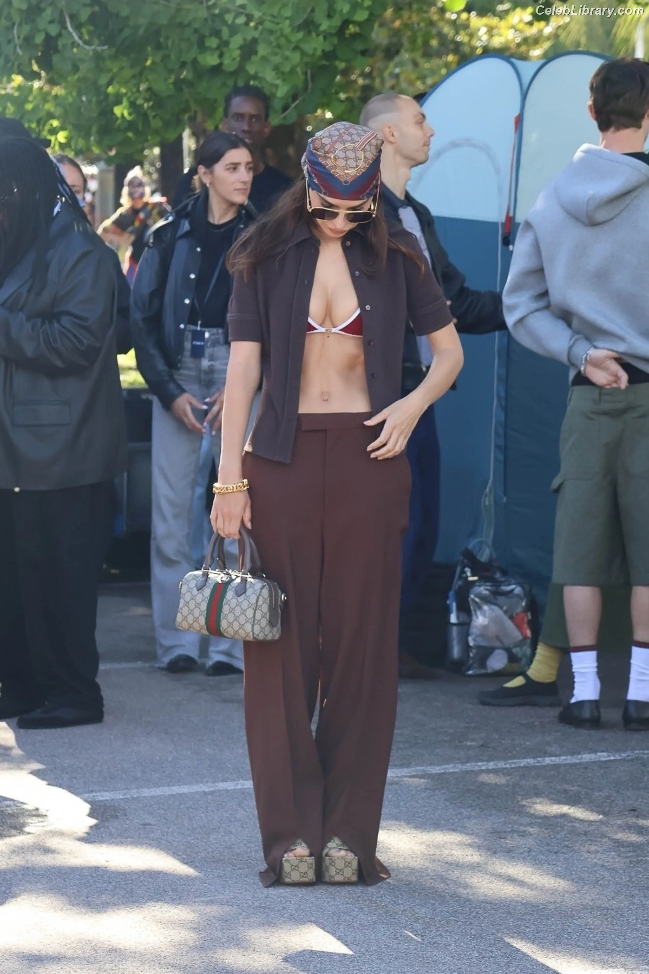 Emily Ratajkowski photo 22 of 3967