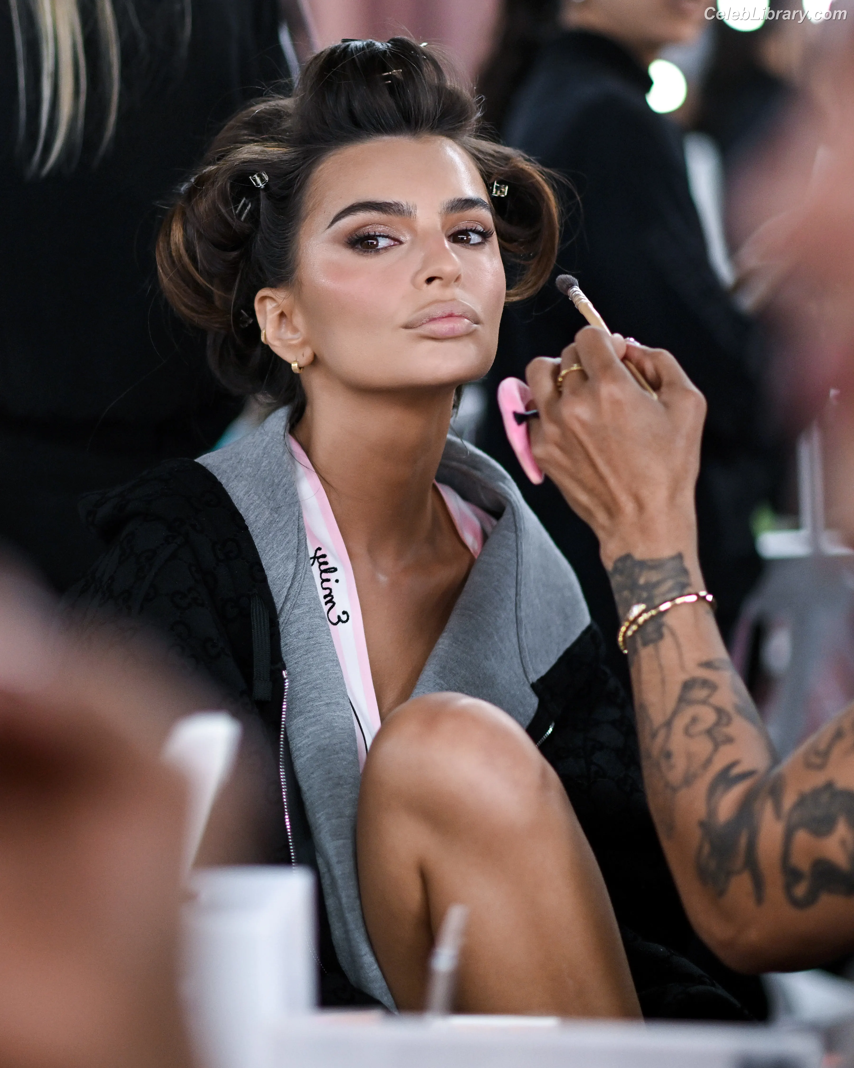 Emily Ratajkowski photo 9 of 3967