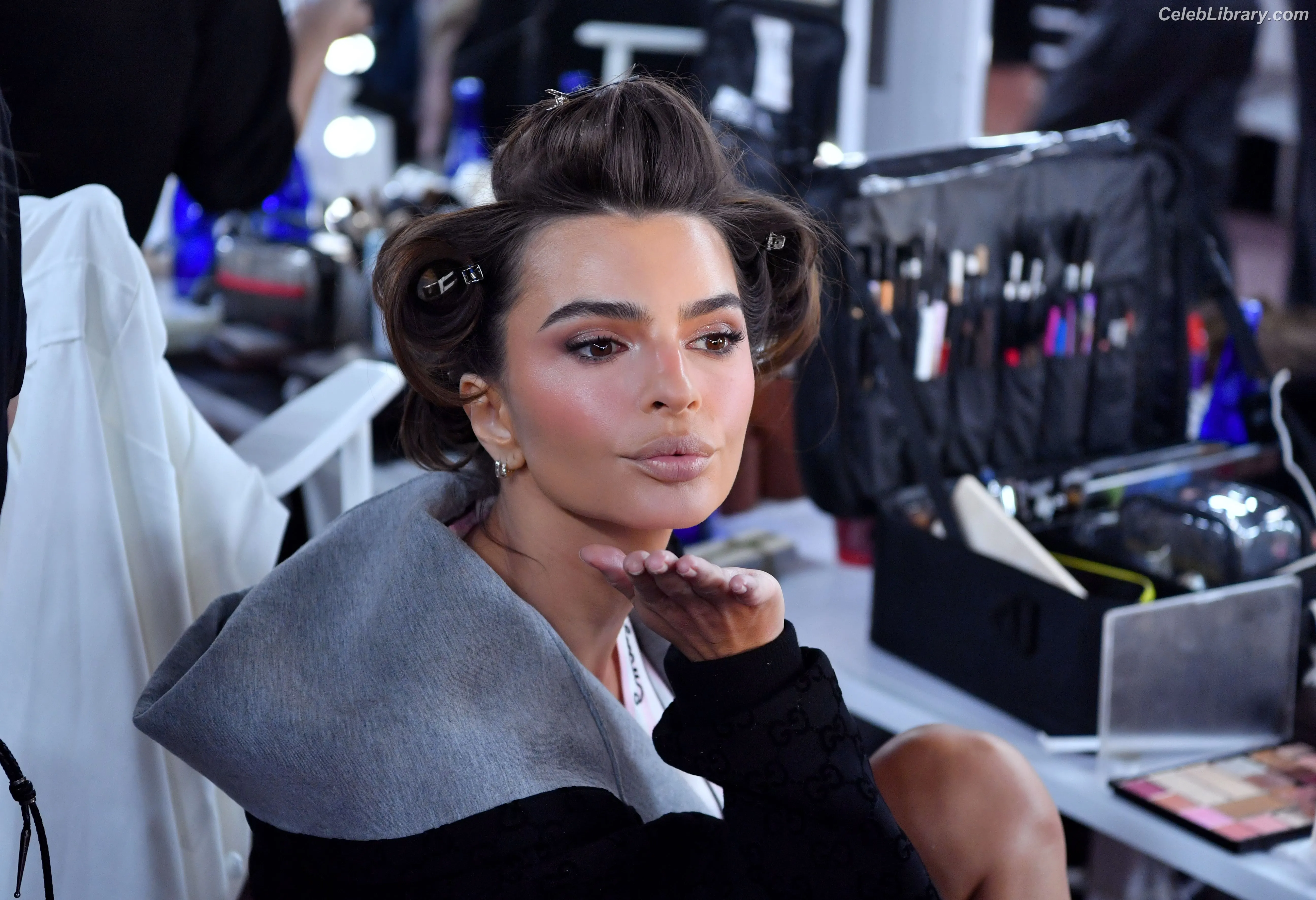 Emily Ratajkowski photo 18 of 3967