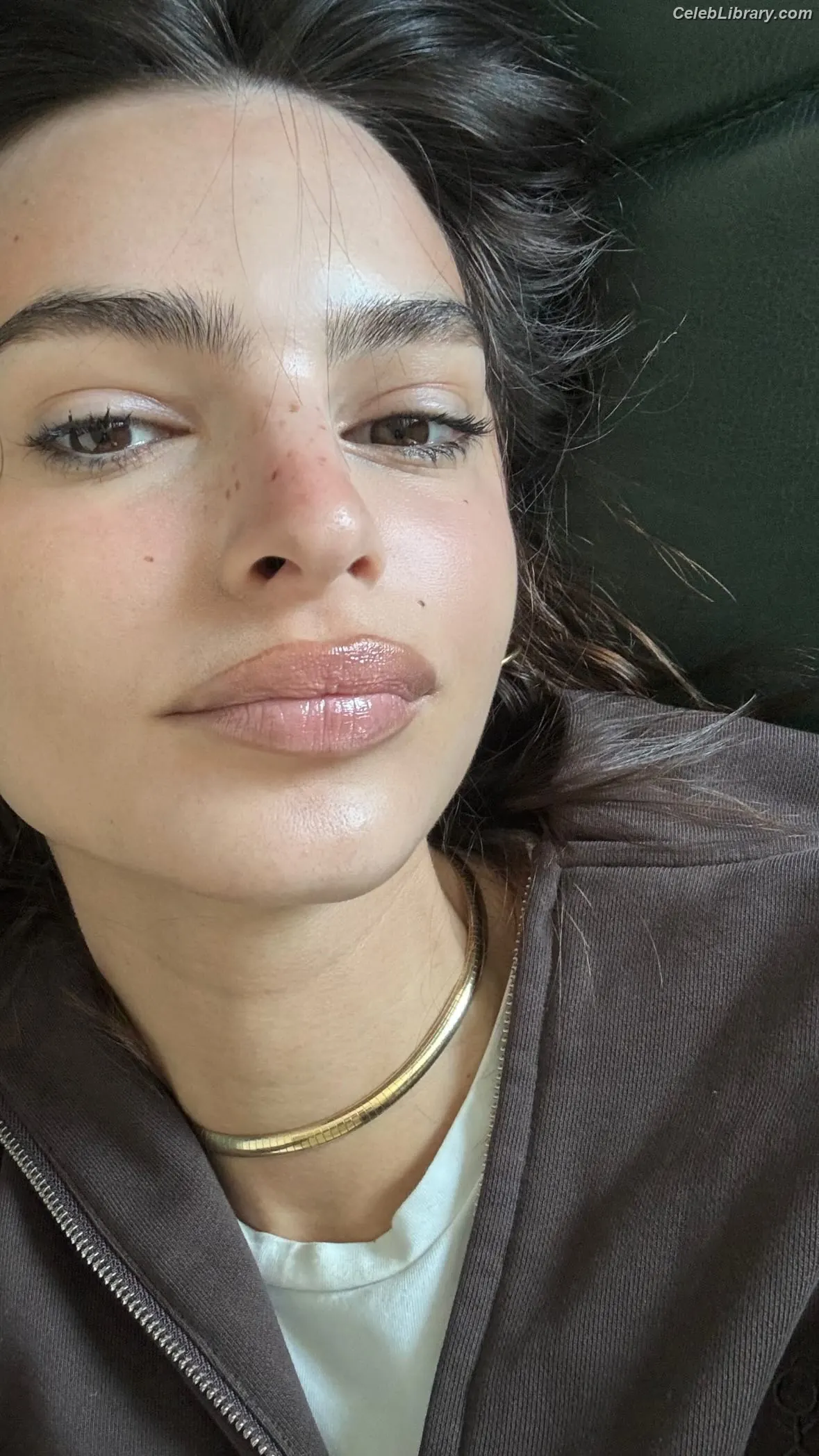 Emily Ratajkowski photo 17 of 3967