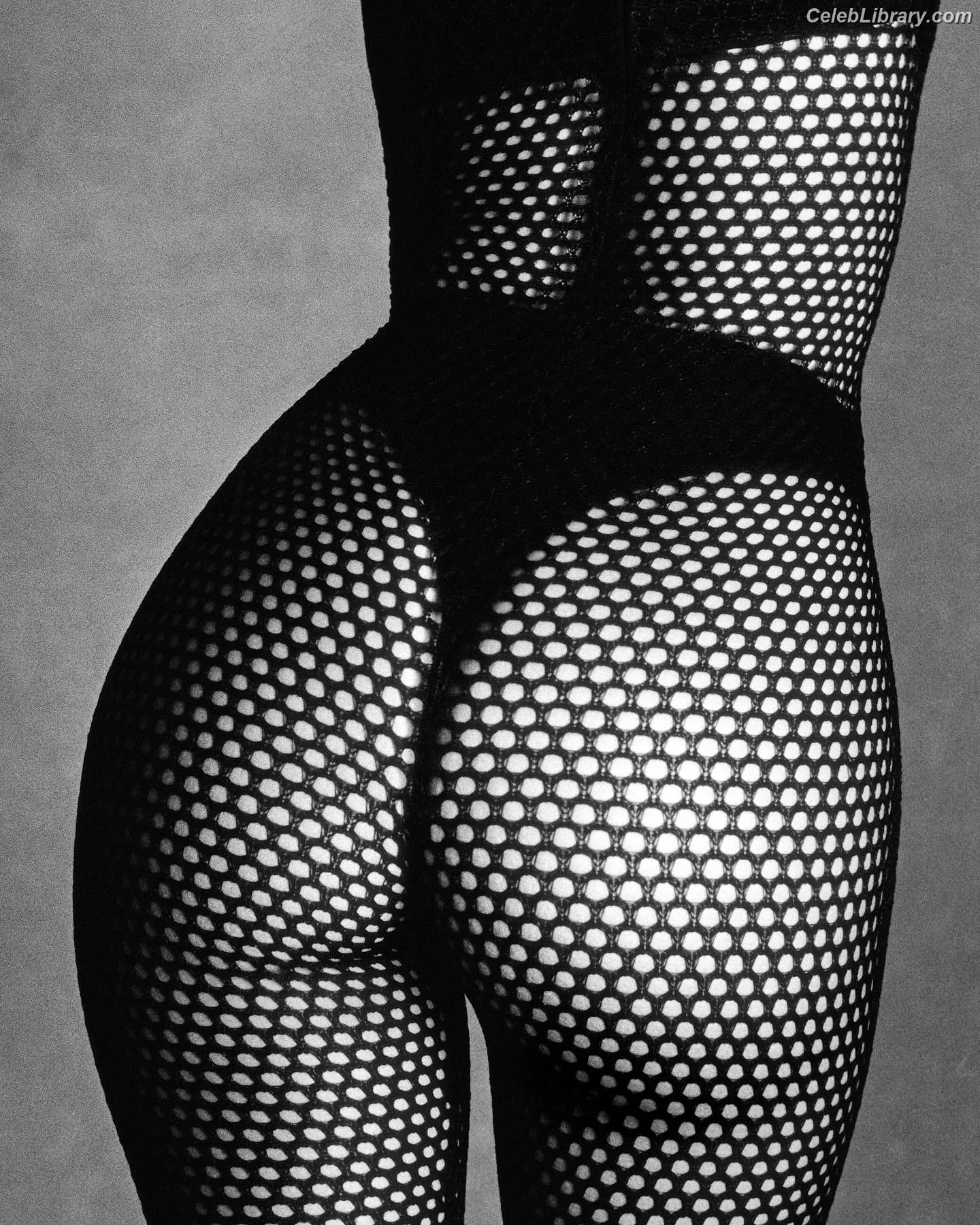 Emily Ratajkowski photo 16 of 3967