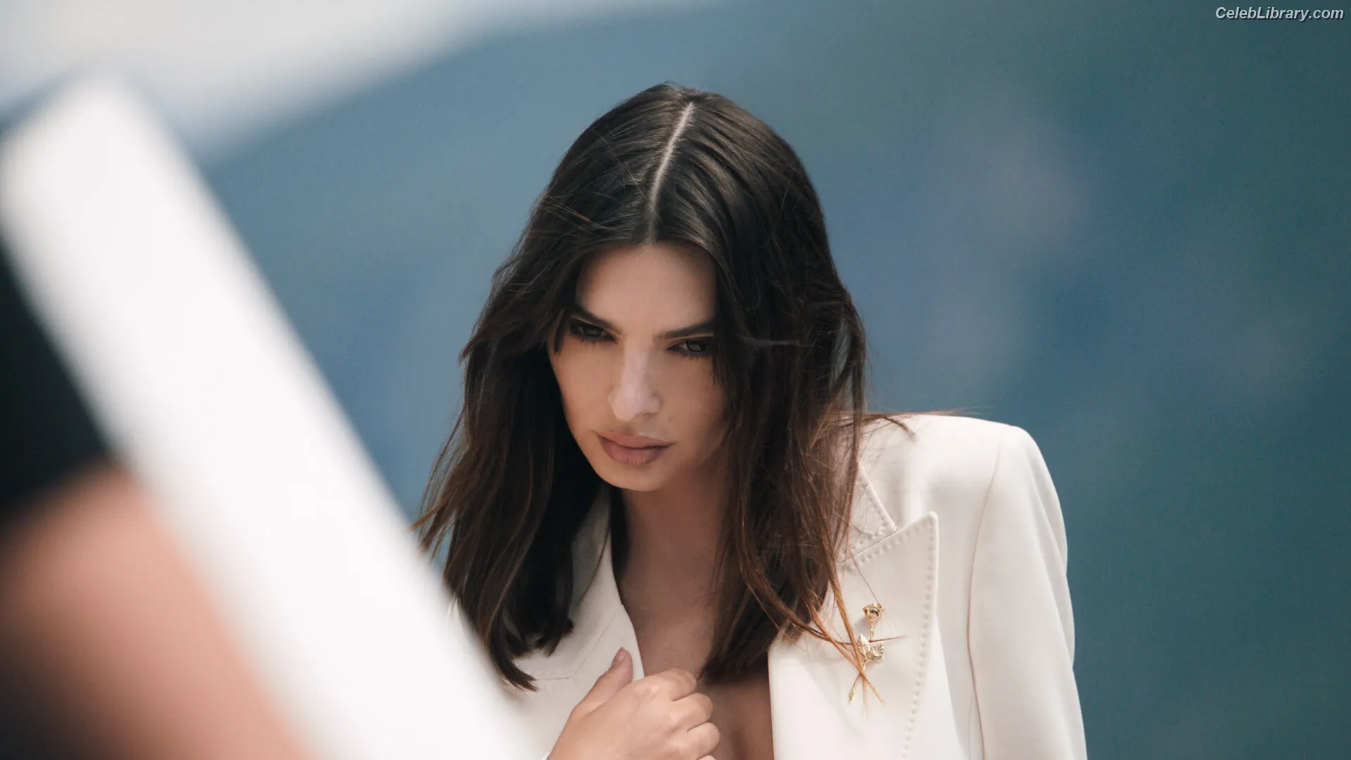 Emily Ratajkowski photo 12 of 3967