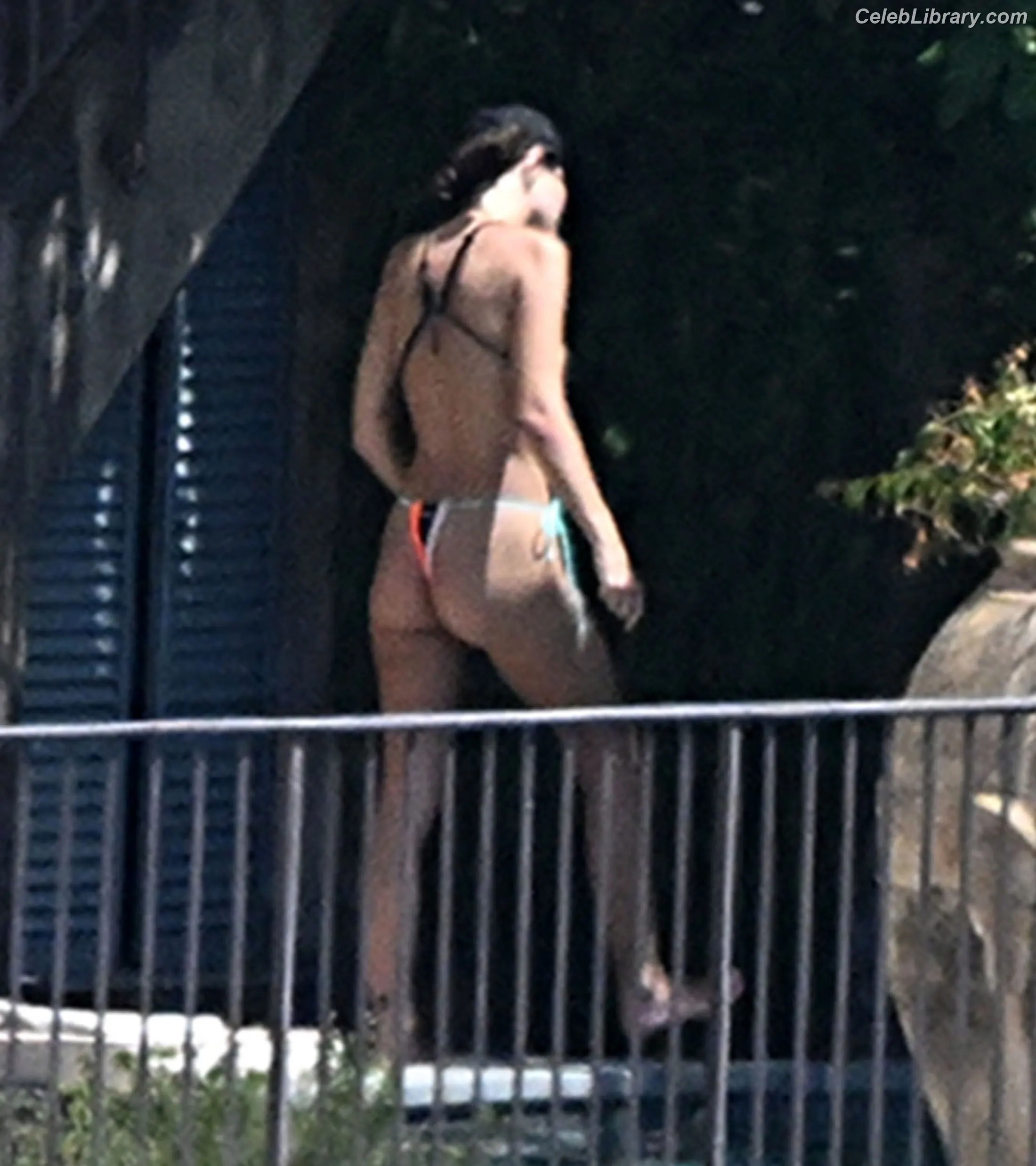Emily Ratajkowski photo 14 of 3967