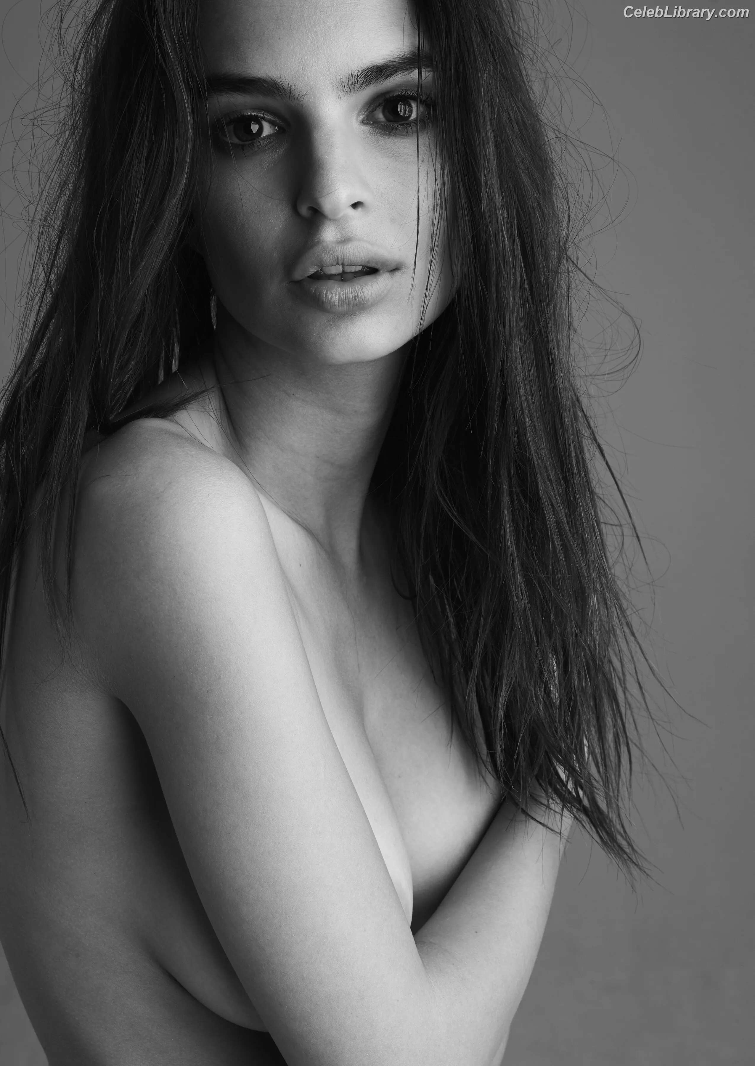 Emily Ratajkowski photo 4 of 3967
