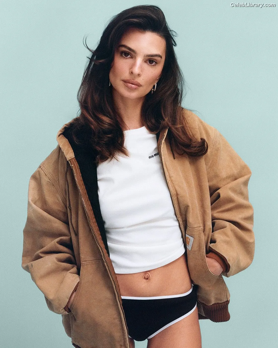 Emily Ratajkowski photo 10 of 3967