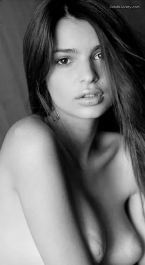 Emily Ratajkowski photo 21 of 3967