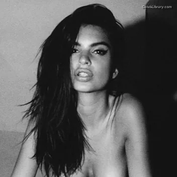Emily Ratajkowski photo 17 of 3958