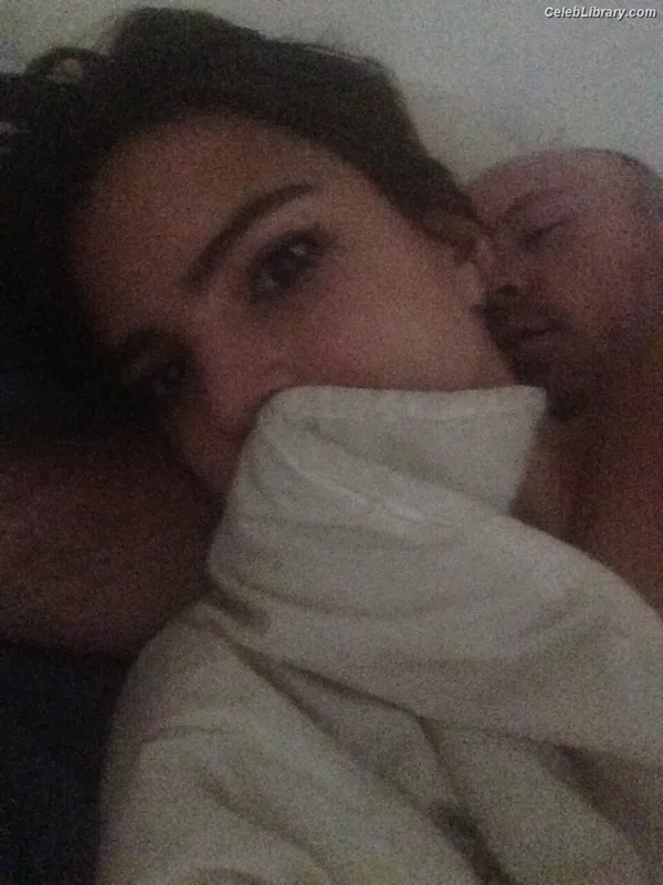 Emily Ratajkowski photo 3 of 3958