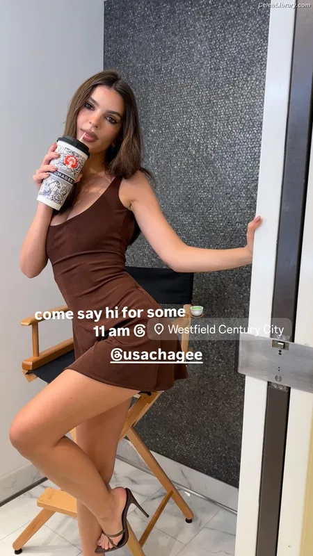 Emily Ratajkowski photo 9 of 3958