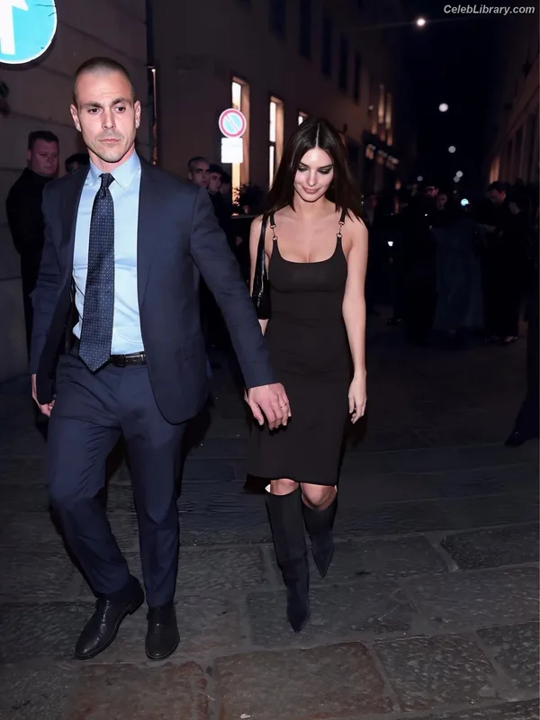 Emily Ratajkowski photo 20 of 3958