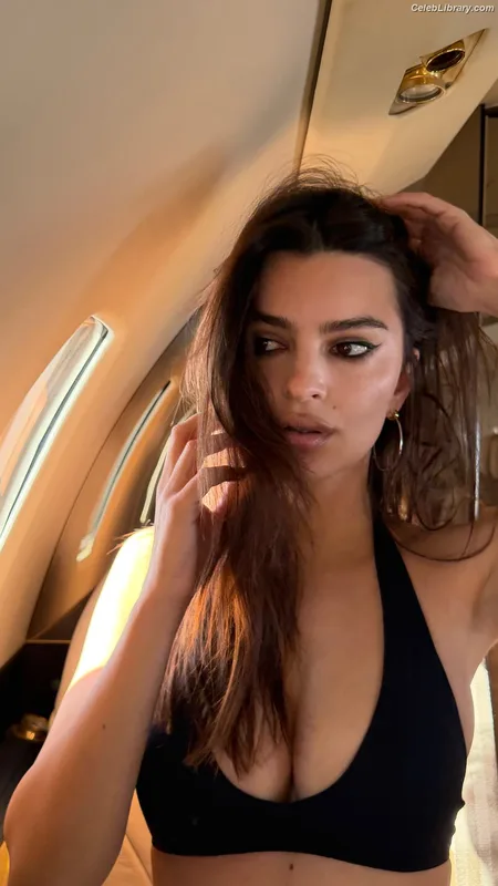 Emily Ratajkowski photo 10 of 3958