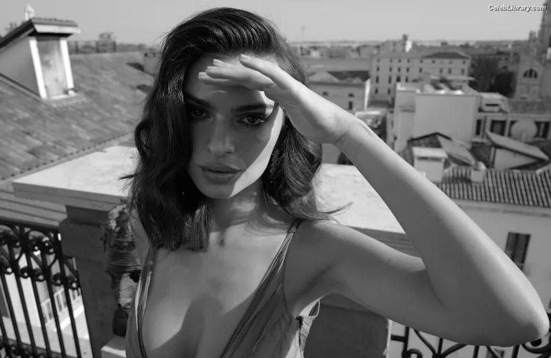 Emily Ratajkowski photo 7 of 3958
