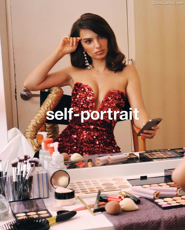 Emily Ratajkowski photo 15 of 3958