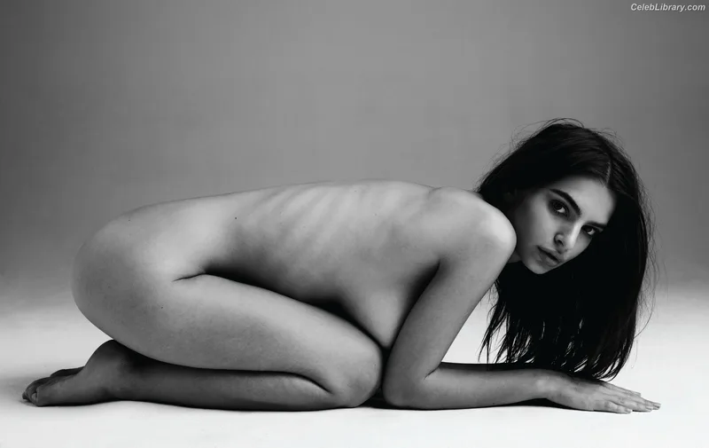Emily Ratajkowski photo 13 of 3958