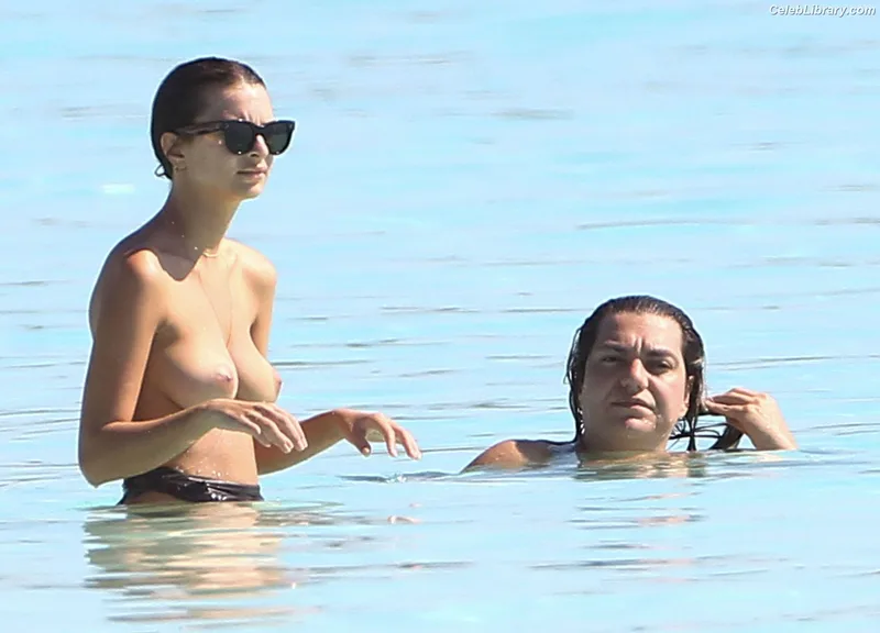 Emily Ratajkowski photo 2 of 3958
