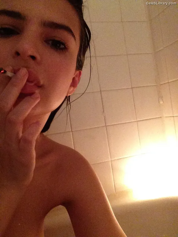 Emily Ratajkowski photo 3 of 3958