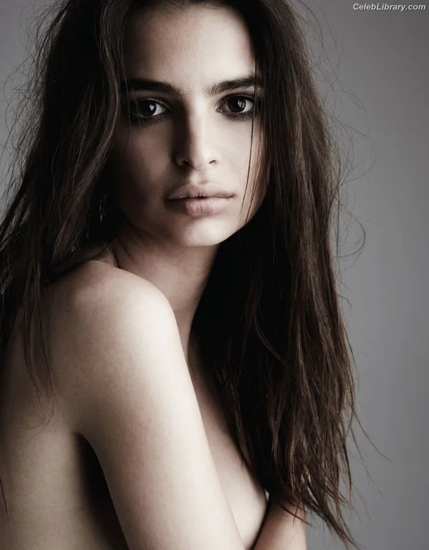 Emily Ratajkowski photo 23 of 3958