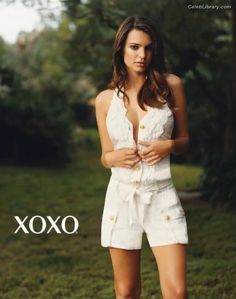 Emily Ratajkowski photo 22 of 3958
