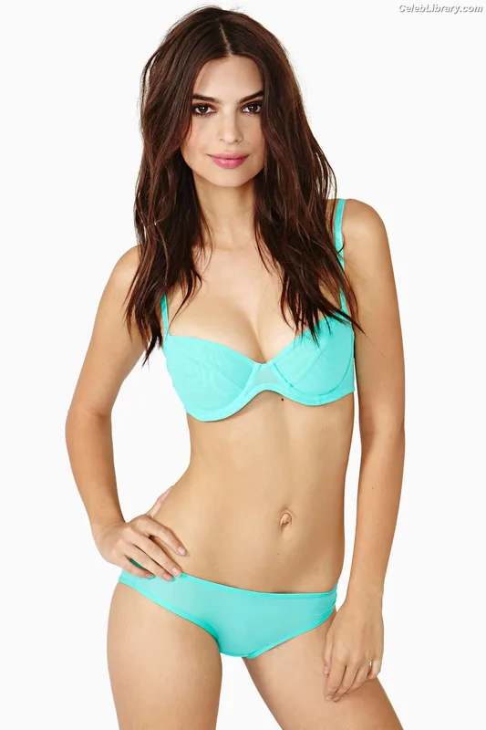 Emily Ratajkowski photo 6 of 3958