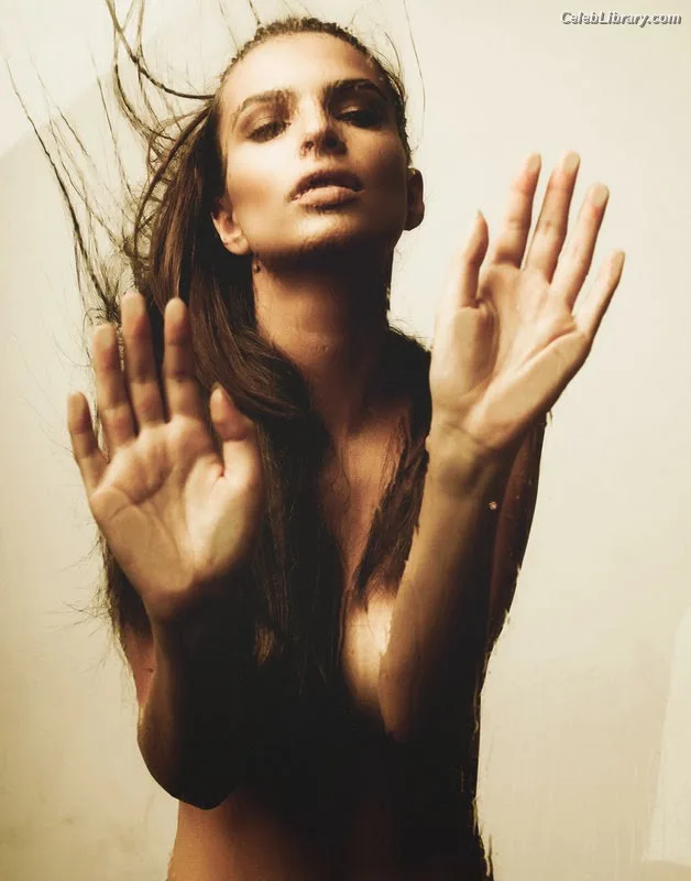 Emily Ratajkowski photo 19 of 3958