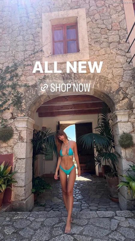 Emily Ratajkowski photo 20 of 3958