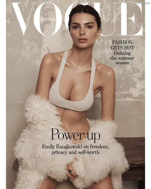 Emily Ratajkowski photo 1 of 3958