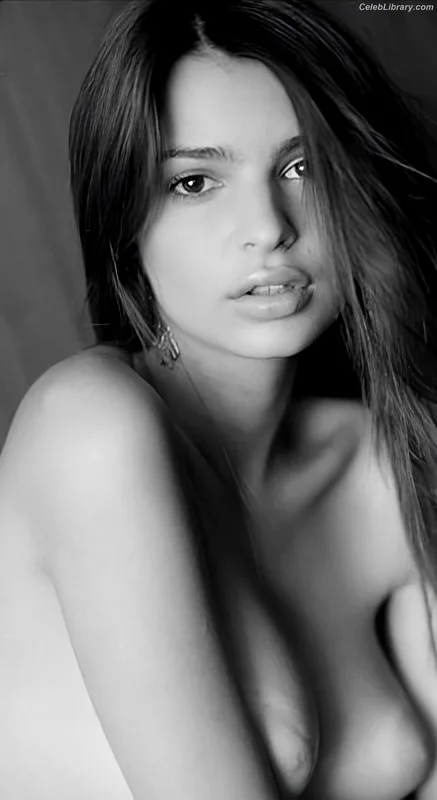 Emily Ratajkowski photo 8 of 3958