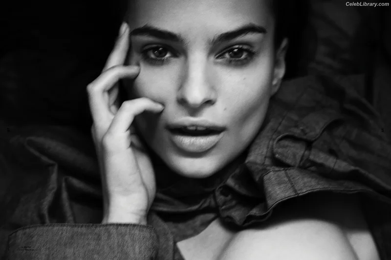 Emily Ratajkowski photo 14 of 3958